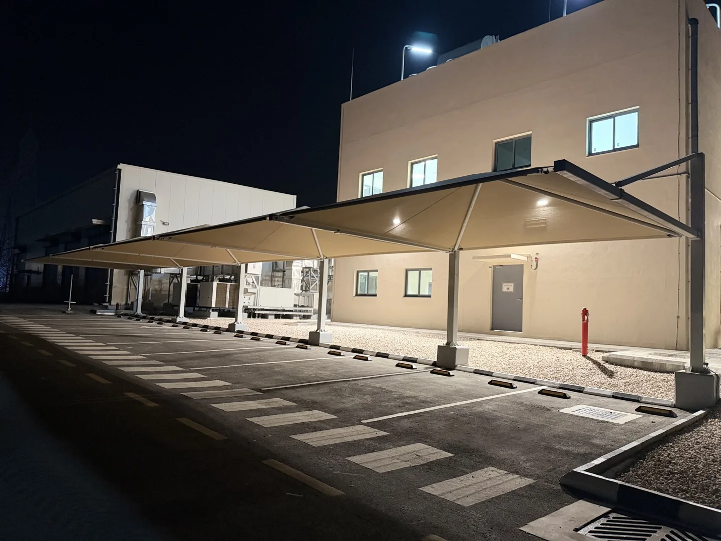 Parking bays beneath cantilever shades, Dhahran Aramco Building 3191