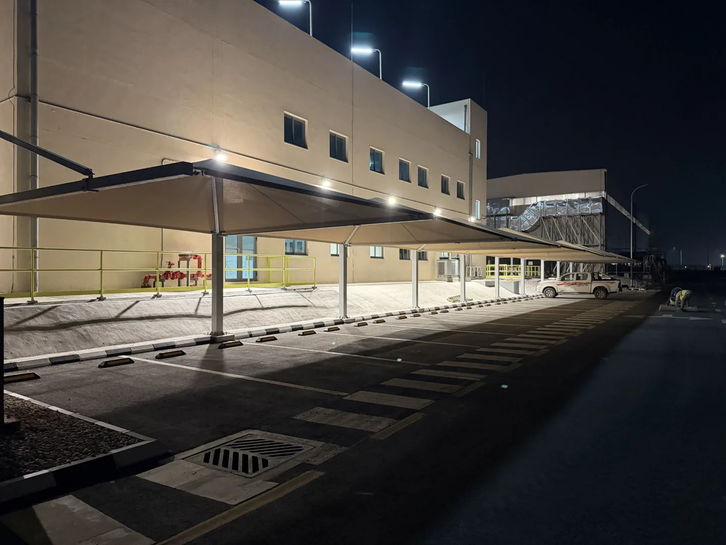 Another view of the shaded parking bays, Dhahran Aramco Building 3191